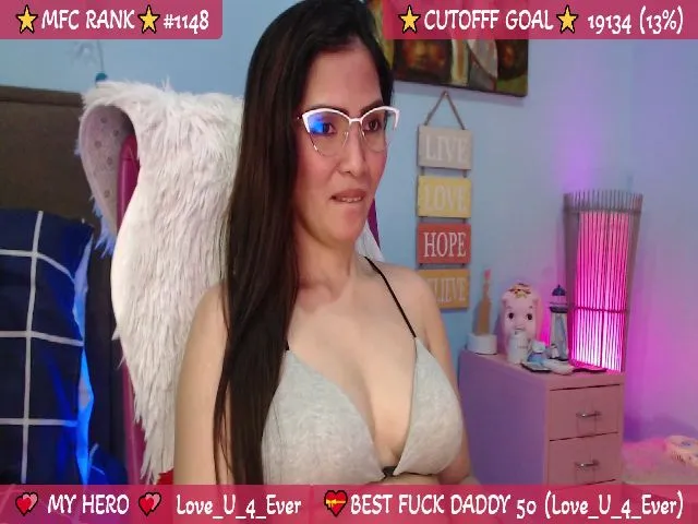 Live sex webcam photo for RedHOTPinay01 #253644542