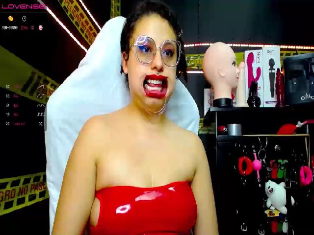 Live sex webcam photo for Rubi_slave #255022735