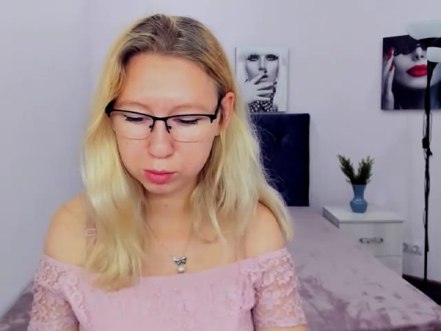 Live sex webcam photo for LizaSwan #254047521