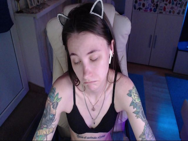 Live sex webcam photo for KeyshaLush #256858314