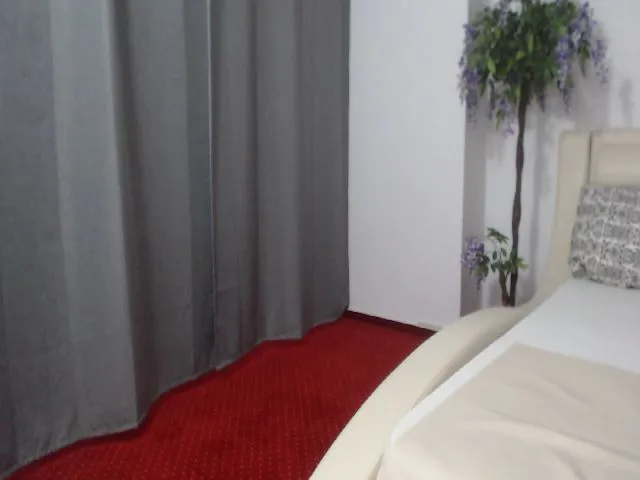 Live sex webcam photo for Erikajordan #254046518