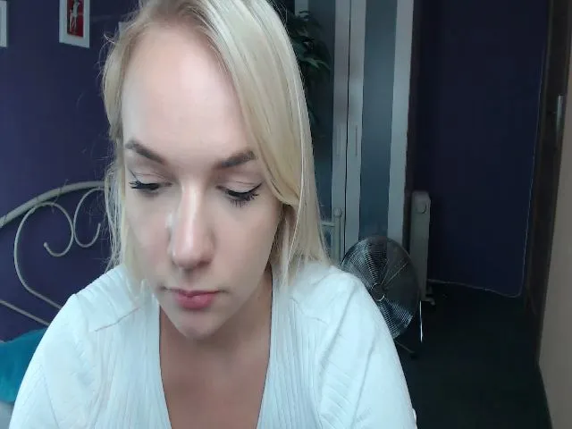 Live sex webcam photo for JoanQueen #262027166