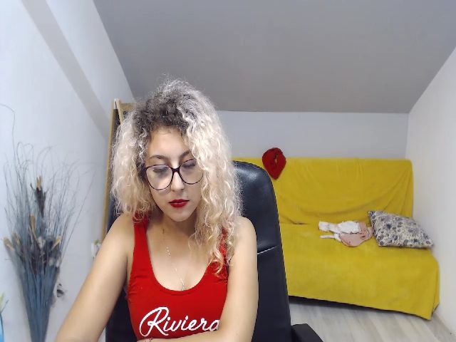 Live sex webcam photo for CurlyBella #260547557