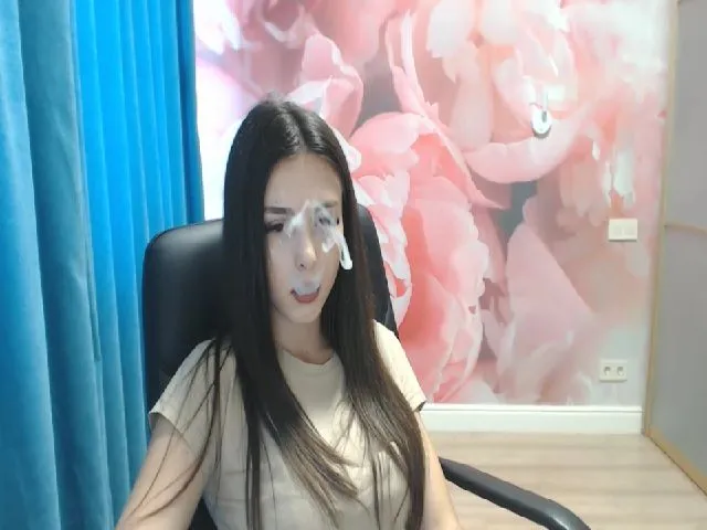 Live sex webcam photo for MikaRoushe #256727093