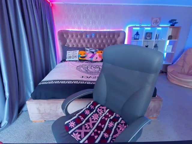 Live sex webcam photo for RayLenee #241306167