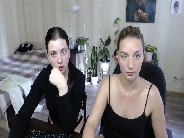 Live sex webcam photo for Emi_lywild #255959150