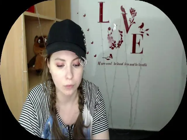 Live sex webcam photo for MollyMey #253246160
