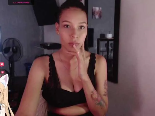 Live sex webcam photo for Miacaprix #250514381