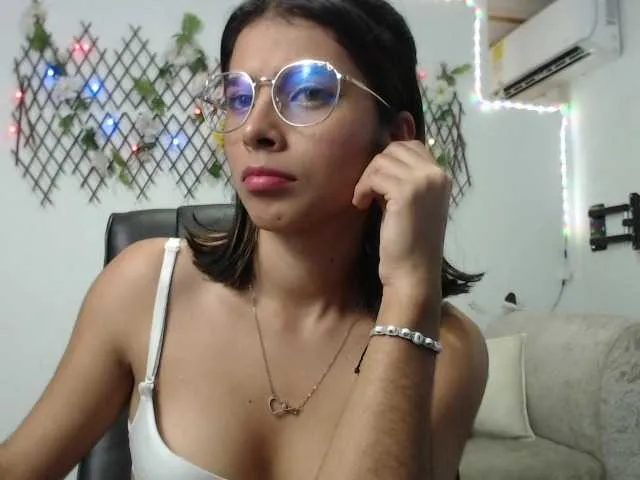 Live sex webcam photo for Lindsay-Petit #245956118