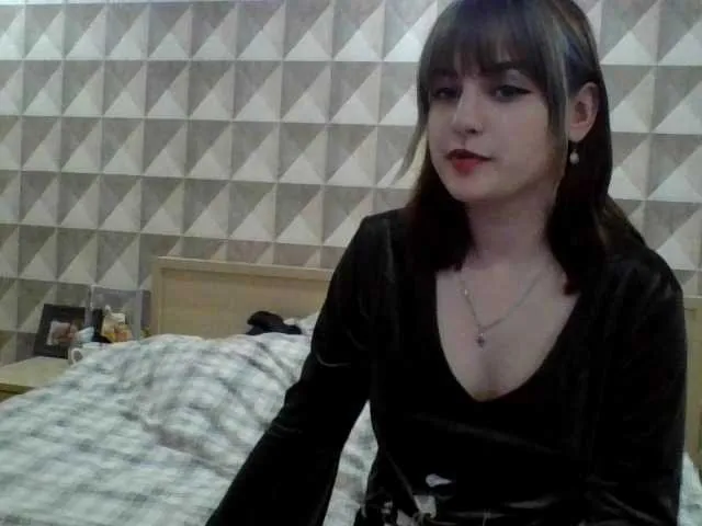 Live sex webcam photo for LittleKatie #241190146