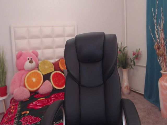 Live sex webcam photo for IrisNichols #256586173