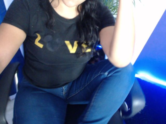 Live sex webcam photo for sophiie_fox #253938787