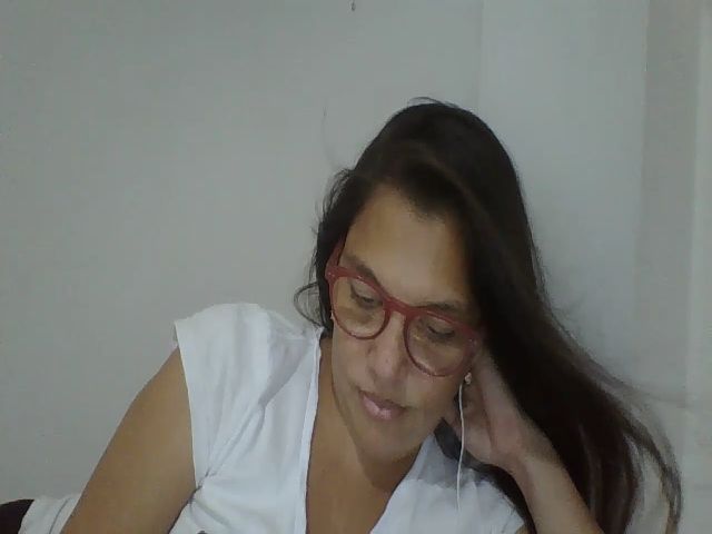 Live sex webcam photo for SweetLola01 #256147070