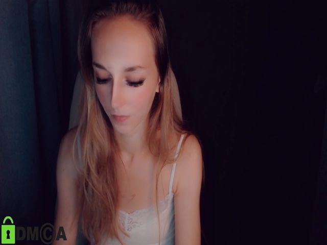 Live sex webcam photo for EmilyyyClark #261709191