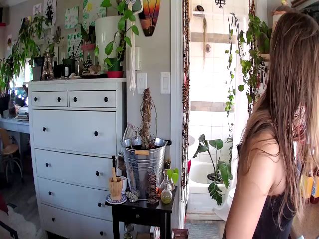 Live sex webcam photo for Sexylexi211 #265579192