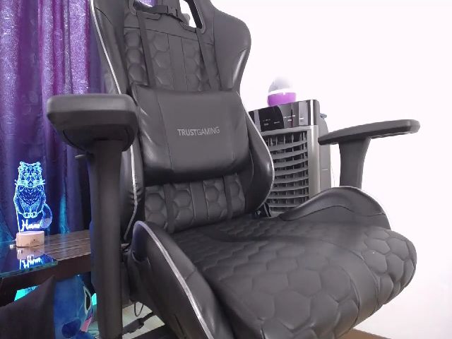 Live sex webcam photo for BiancaMiller #259386964