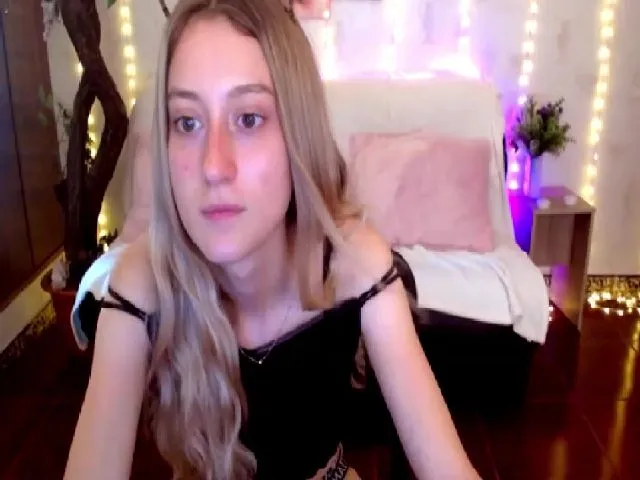 Live sex webcam photo for LinaRum__ #254039729