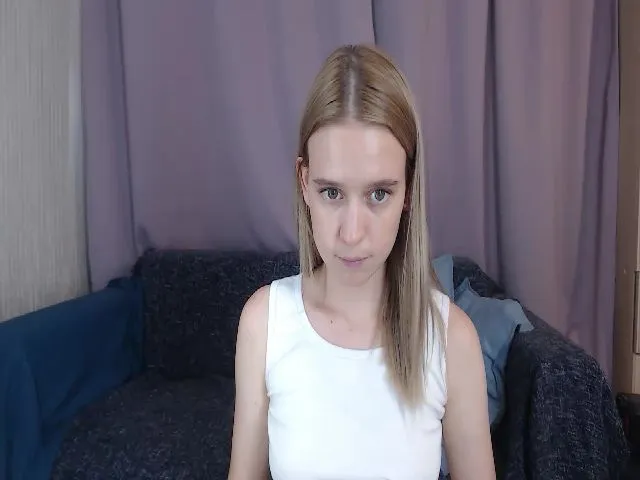 Live sex webcam photo for HotSwJenna #256679360
