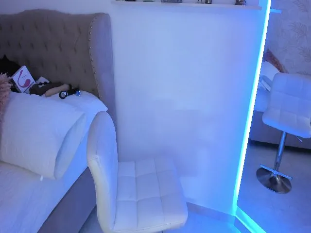 Live sex webcam photo for Gaby_T #265511499