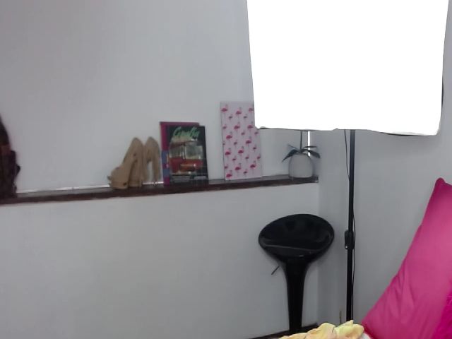 Live sex webcam photo for Moniquexxx #253529867