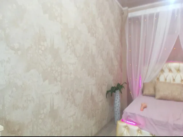 Live sex webcam photo for AlisieSweet #262629296