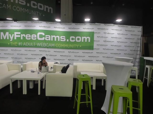 Live sex webcam photo for Selerah #255158204