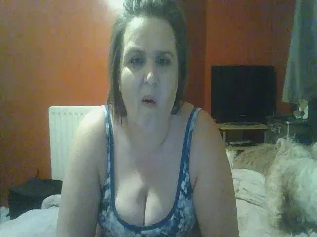 Live sex webcam photo for YUMMYMUMMY39 #252331097