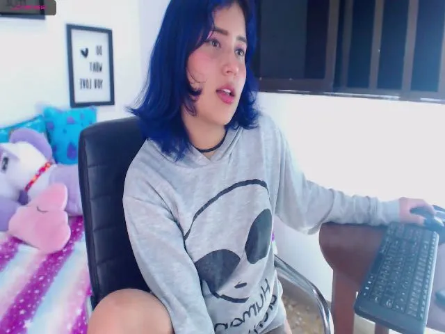 Live sex webcam photo for Emily_2016 #261150822