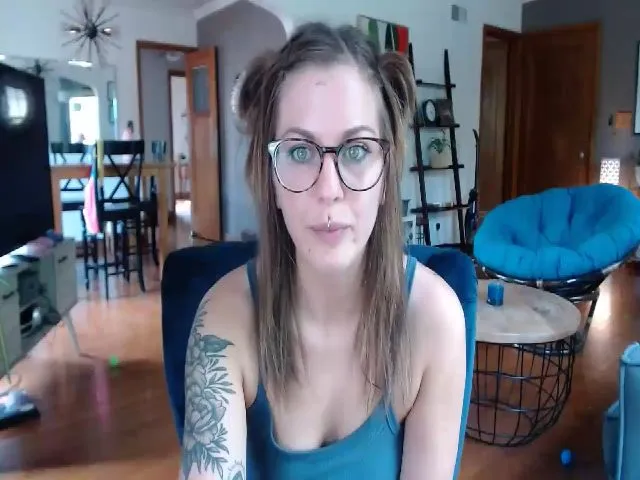 Live sex webcam photo for Lunar_cy_ #258869986