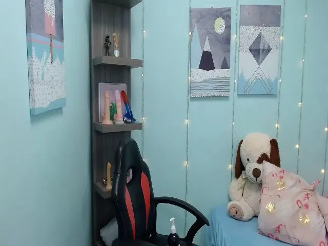 Live sex webcam photo for JENELOTIZZ #261588679