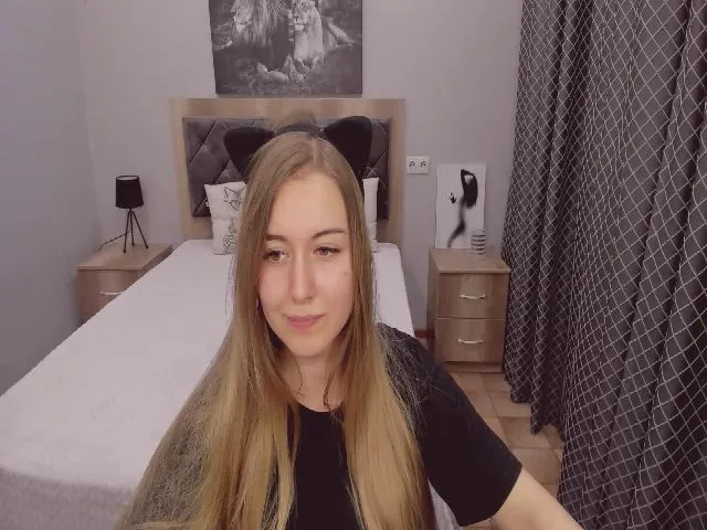 Live sex webcam photo for LorraineIce #257733399