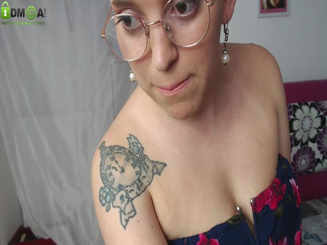 Live sex webcam photo for Bluefire_28 #261603330