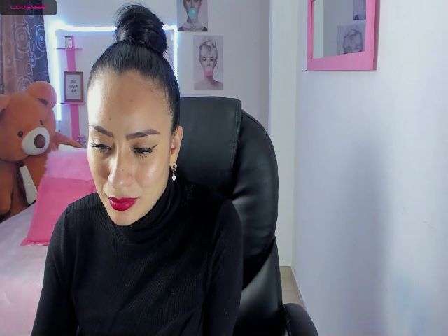 Live sex webcam photo for Paulina2700 #253160515