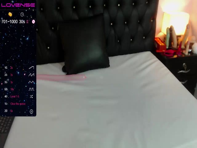 Live sex webcam photo for Shantal_19 #252343896