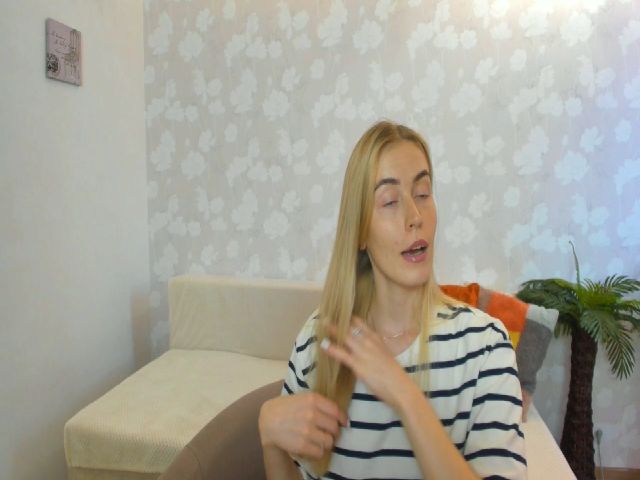 Live sex webcam photo for MissisRexa #264278692