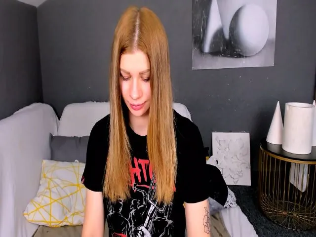 Live sex webcam photo for JuicyHelenX #258890280