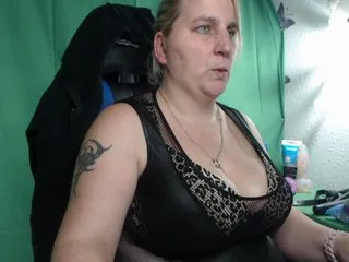 Live sex webcam photo for DrachenLady39 #240598028