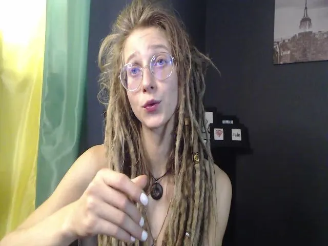 Live sex webcam photo for KINKYkeira #256231230