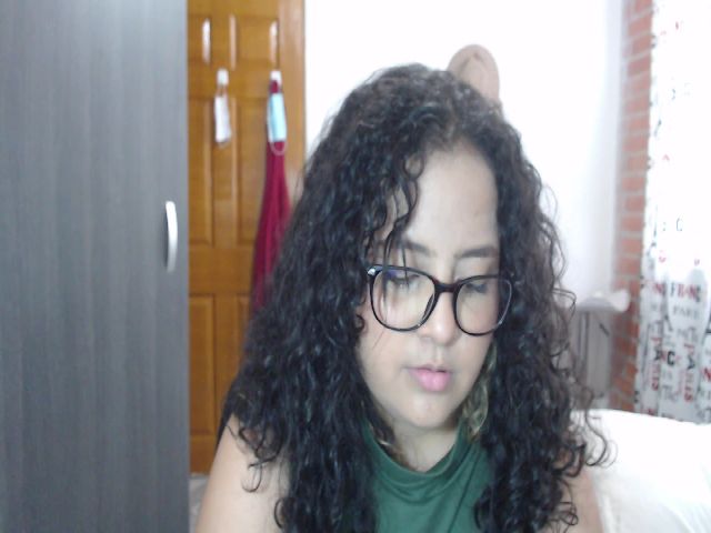 Live sex webcam photo for Mia_blun18 #254918067