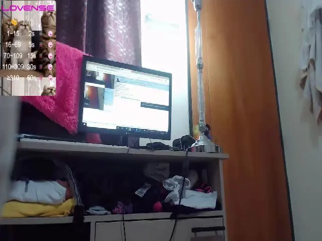 Live sex webcam photo for Meganhill_ #257651525