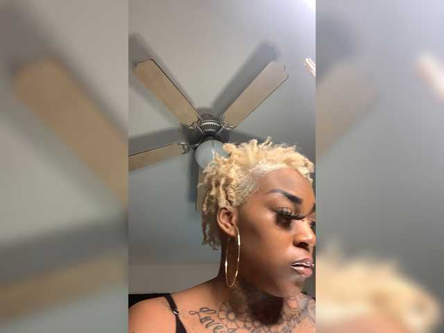 Live sex webcam photo for CreameSENSATI #241327912