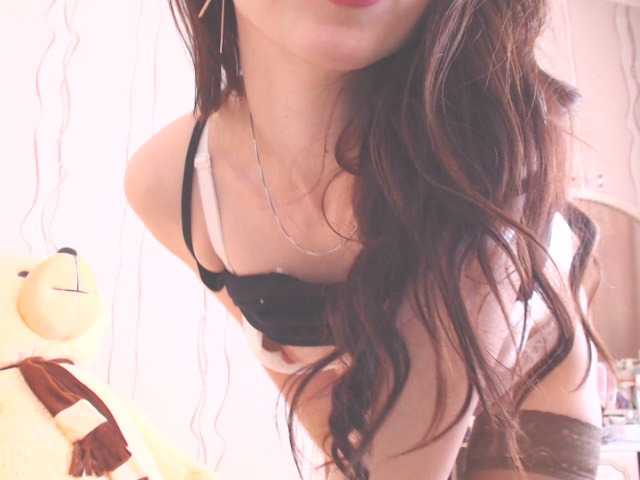 Live sex webcam photo for SexyQueen333 #241199811