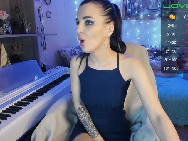 Live sex webcam photo for -Queen-Maria- #241088657