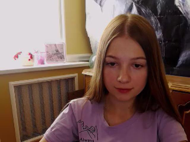 Live sex webcam photo for EmiStern #265401850