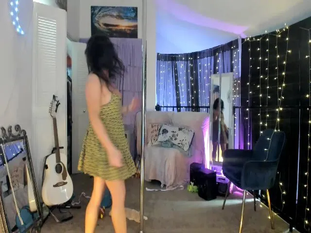 Live sex webcam photo for PetiteJewel #253419519