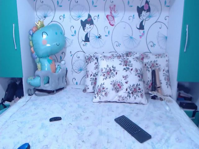 Live sex webcam photo for KinkyBrunetee #263539244