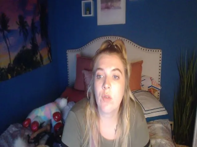 Live sex webcam photo for SnowWhiteXxxx #252356554