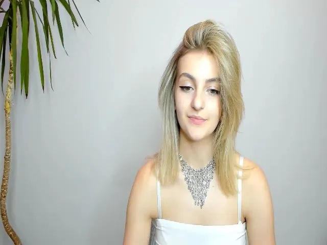 Live sex webcam photo for HelelGretta #256427427