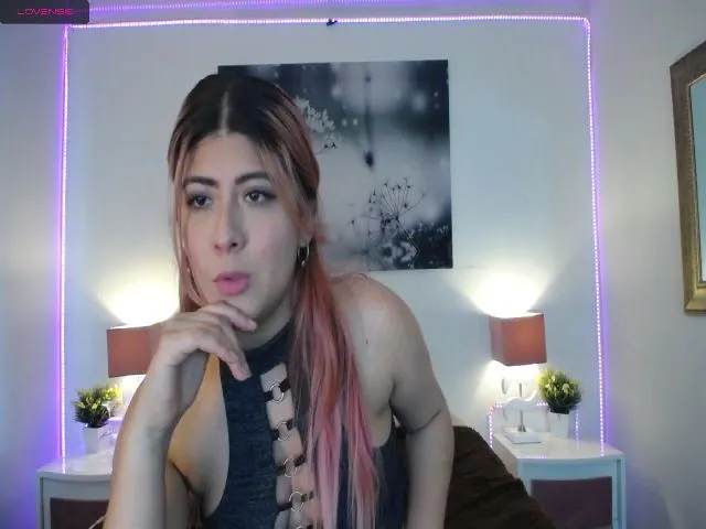 Live sex webcam photo for NicolSaenz #265068685
