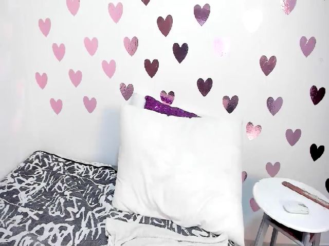 Live sex webcam photo for Roseann__ #259397701